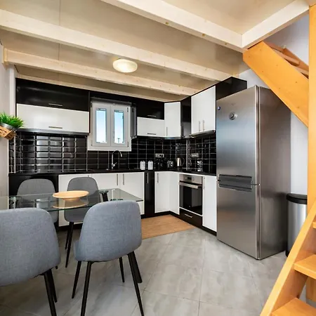 Johnny's House Nyaraló